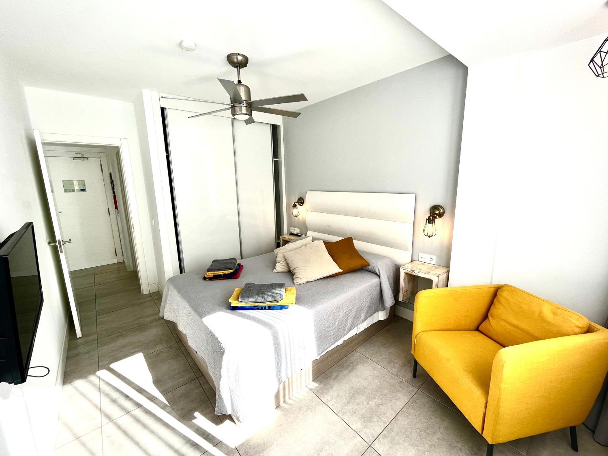 Apartment Cozy Flat With Amazing Roof In